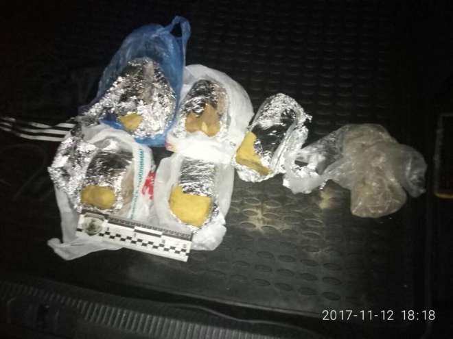 6 кг пластида и детонаторы обнаружила полиция в спальном районе Киева - фото