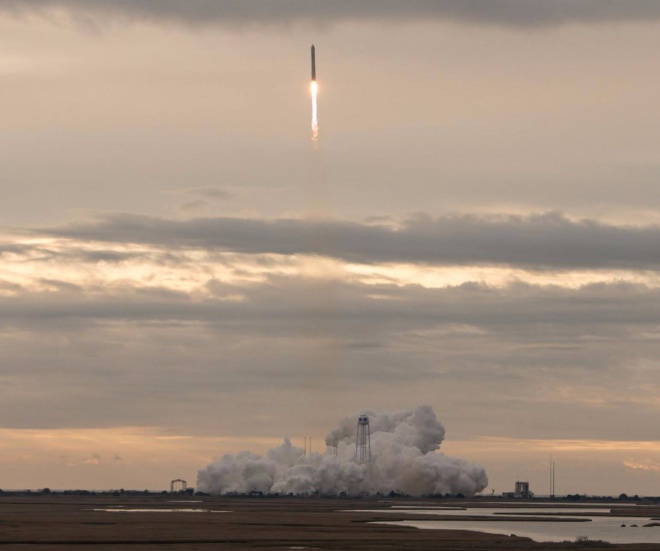 В США запустили космическую ракету, разработанную и украинцами - фото