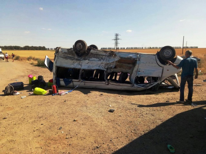 Под Запорожьем грузовик врезался в маршрутку: 6 погибших - фото
