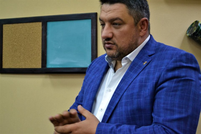 Депутат Киевсовета Петр Кузык ранил себя из пистолета - фото