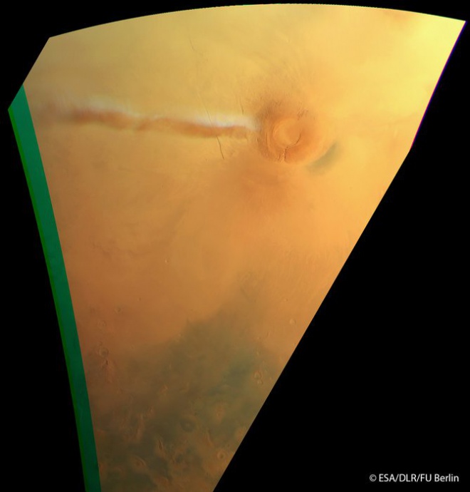 Странное облако наблюдается над мертвым марсианским вулканом - фото