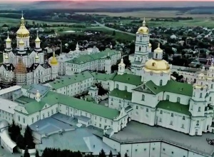 Минюст вернул захваченую редерами Почаевскую лавру - фото