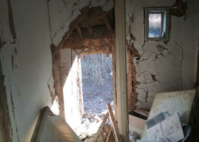 Оккупанты уничтожили два жилых дома в Пивденном - фото