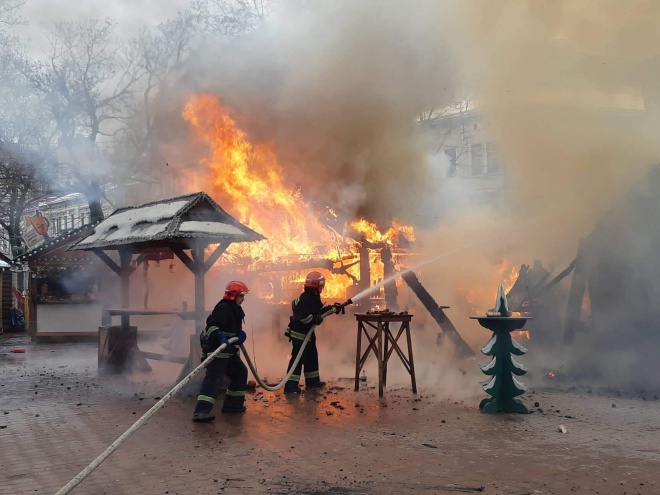На рождественской ярмарке во Львове произошел взрыв, есть пострадавшие - фото