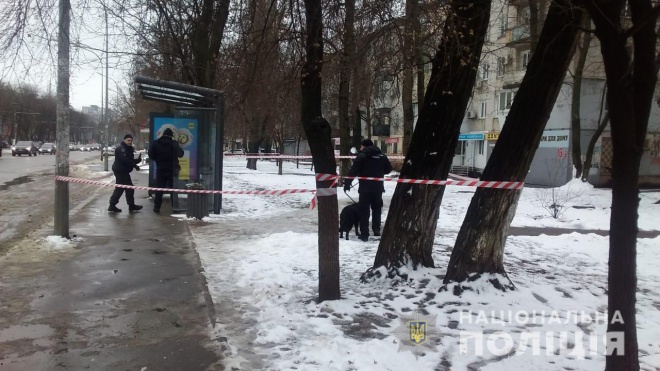В Одессе на остановке нашли взрывчатку - фото