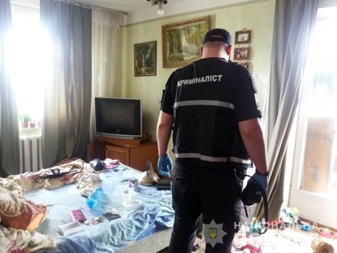 В киевской квартире нашли погибших супругов и истощенного ребенка - фото