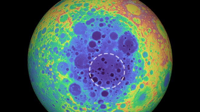 На обратной стороне Луны обнаружена огромная аномалия - фото