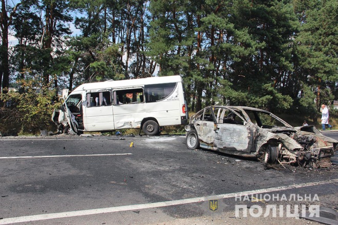 ДТП с возгоранием с участием маршрутки произошло под Житомиром (видео) - фото
