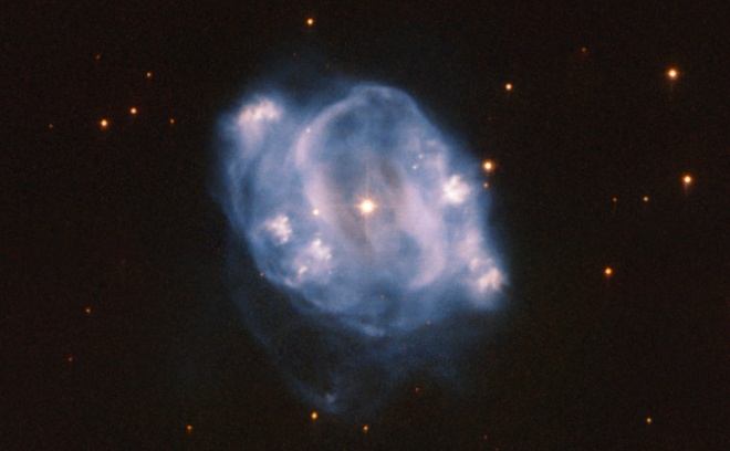 Хаббл показал заключительный этап жизни звезды - фото