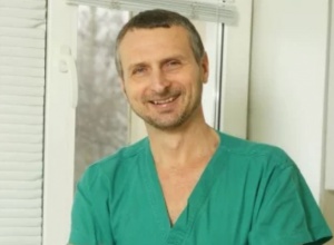 Хирург из института Шалимова, задержанный на «сдирании» $ 22 тыс от пациента, отделался штрафом - фото