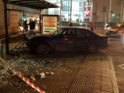 Во Львове автомобиль въехал в остановку общественного транспорта с людьми