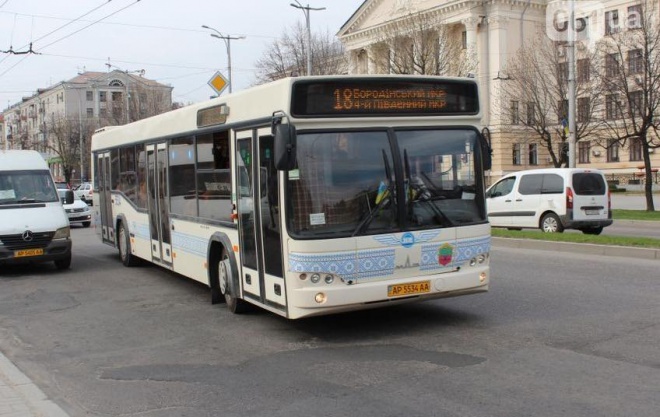 Мэр Запорожья отказался останавливать общественный транспорт - фото