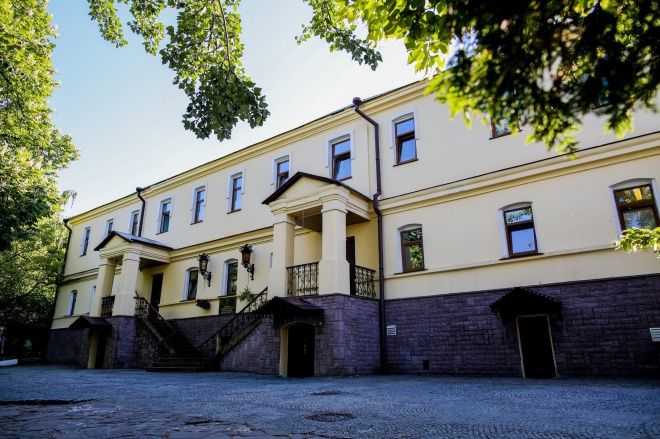 В Киевской духовной академии вспышка заболевания на коронавирус - фото