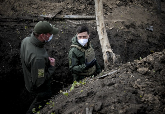 Зеленский отметил результативность разведения сил на Донбассе - фото