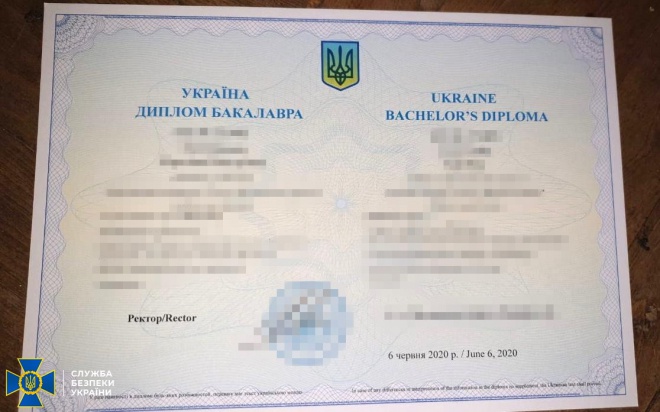 По сотне боевиков «ДНР» ежемесячно покупали поддельные дипломы с контролируемой территории - фото