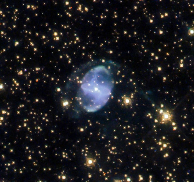 Хаббл показал межзвездное взаимодействие - фото