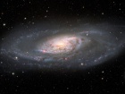 Получено новое впечатляющее изображение величественной галактики Мессьє 106