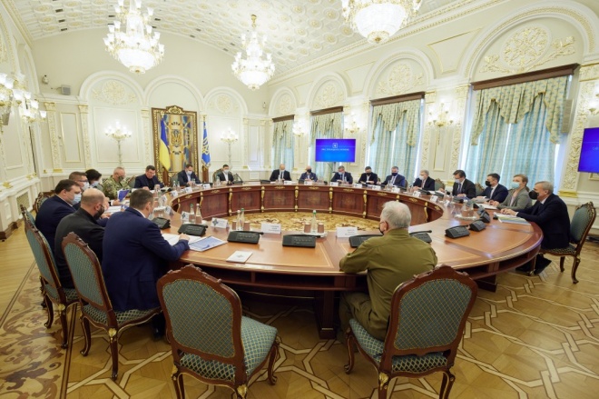 Ситуацию на Донбассе обсудили на заседании СНБО - фото