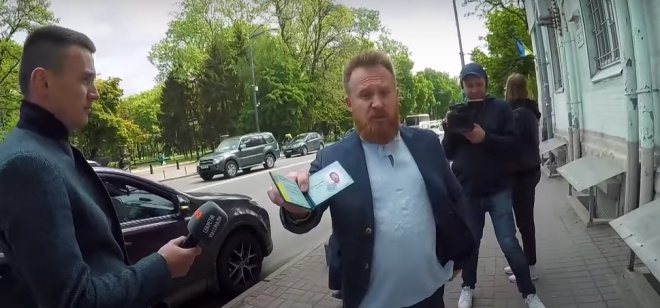 "Слуга народа" Камельчук размахивал своим удостоверением за замечание о нарушении ПДД - фото