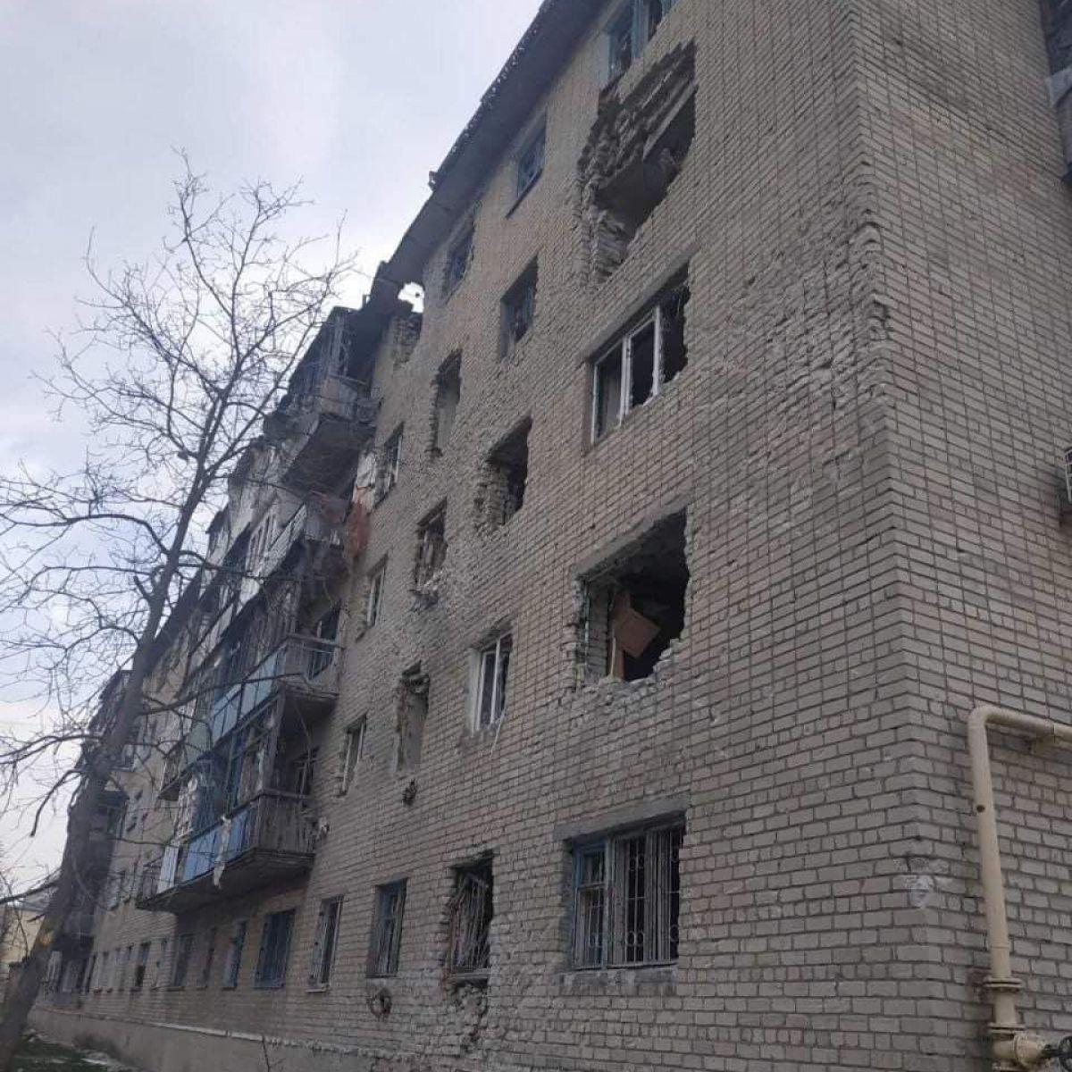 На Луганщине захватчики разрушили еще 12 домов за сутки - фото