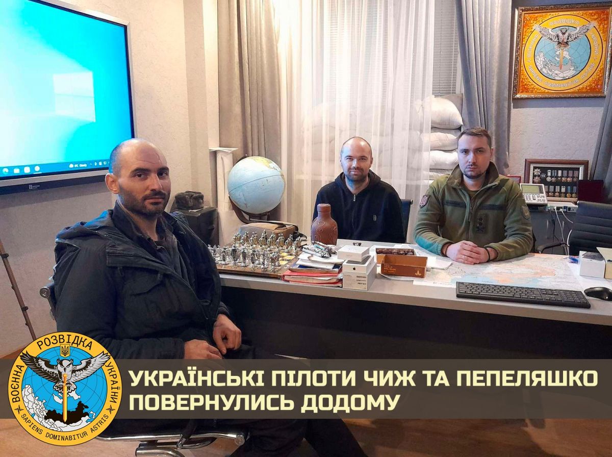 Освобожденные пилоты рассказали о негуманном обращении в российском плену - фото