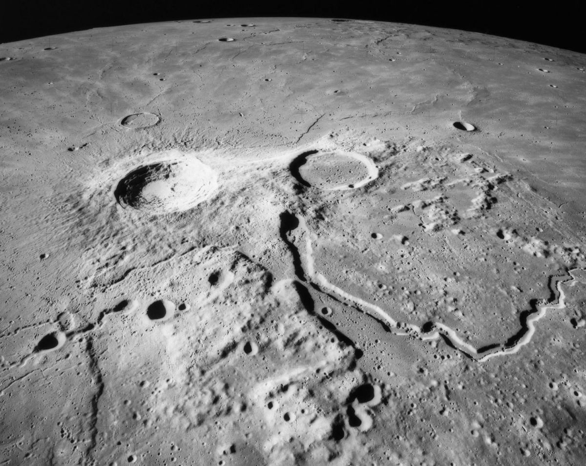 Когда-нибудь астронавты смогут пить воду из древних вулканов Луны - фото