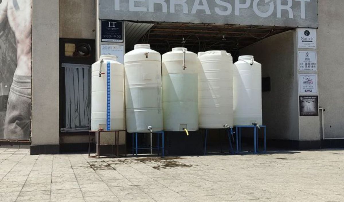 Проблема питьевой воды в Мариуполе набирает обороты, - Андрющенко - фото