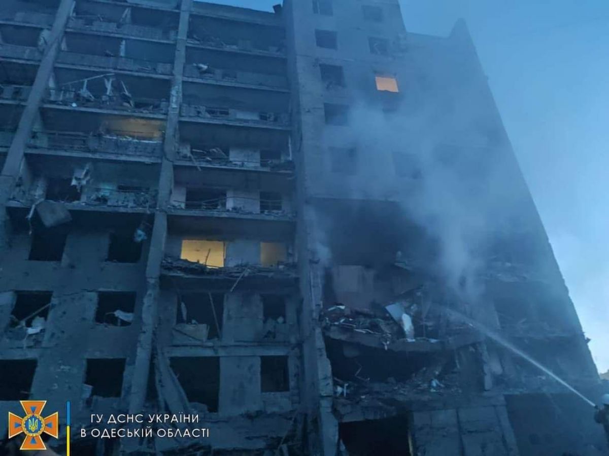 На Одесщине россия ударила ракетой в многоквартирный дом. Дополнено - фото