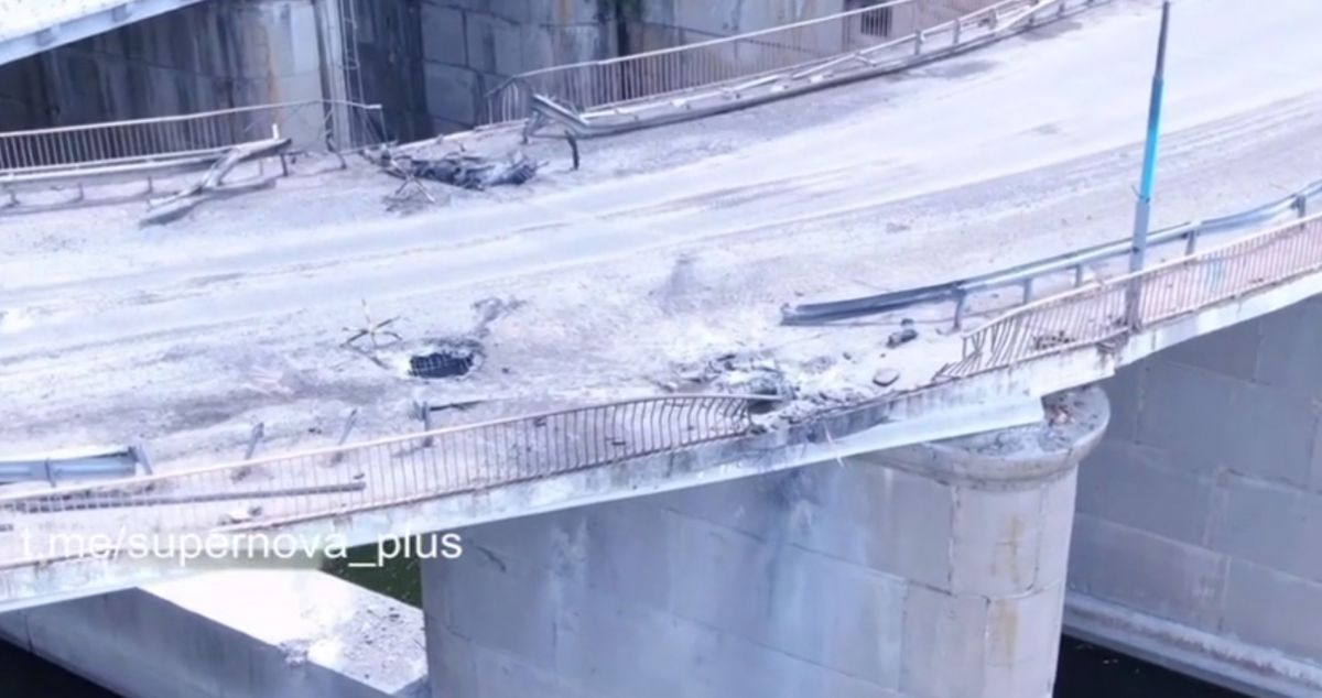 Нанесен удар по Каховскому мосту - фото