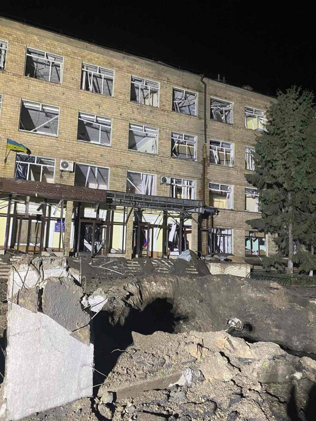 россияне ударили ракетами по ночному Харькову - фото