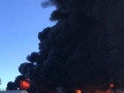 На нефтебазе в Кривом Роге сильный пожар в результате ракетного удара