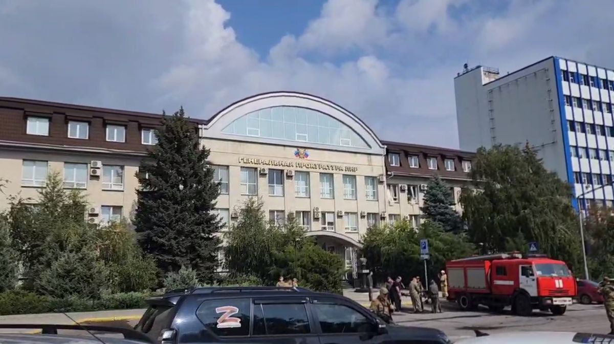 В Луганске произошел взрыв в здании “генпрокуратуры” - фото