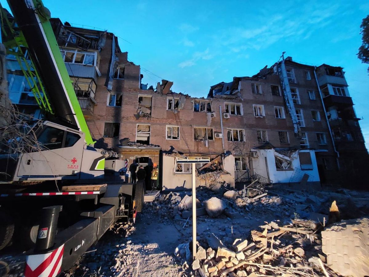 Ночью в Николаеве рашисты ударили в жилую пятиэтажку - фото