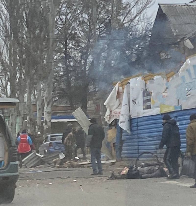 Рашисты обстреляли жителей Курахово, много погибших - фото