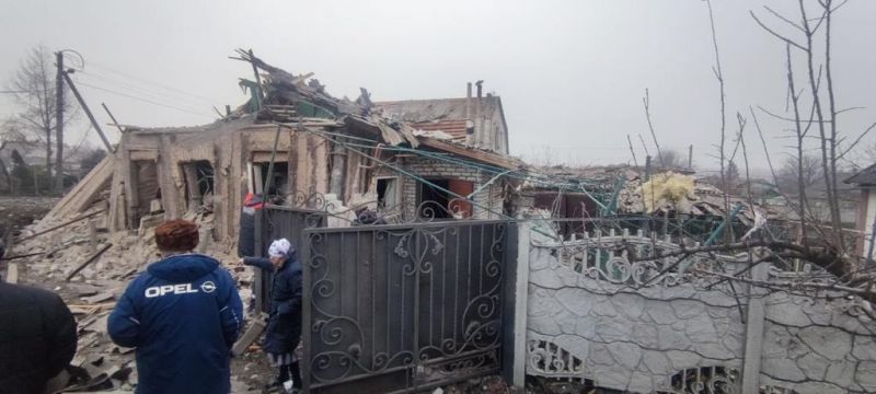 В результате ракетного удара по Запорожью есть раненые и разрушения - фото