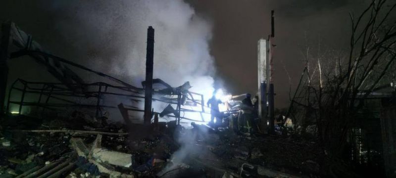 Ночью рашисты ударили по Запорожью, повреждения получили жилые многоэтажки - фото