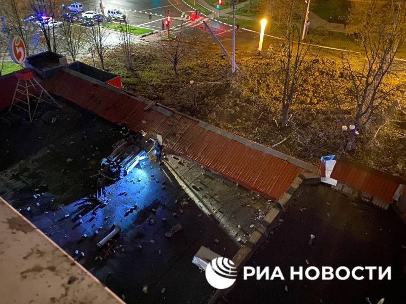 Российский Су-34 сбросил бомбу на Белгород - фото