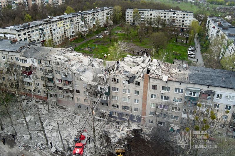 В Славянске завершили спасательные работы: 15 погибших - фото
