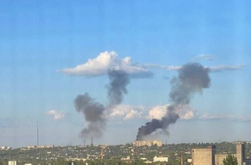 В Луганске прогремели мощные взрывы - фото