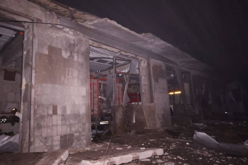 Ночью рашисты ударили ракетой по пожарным в Изюме - фото