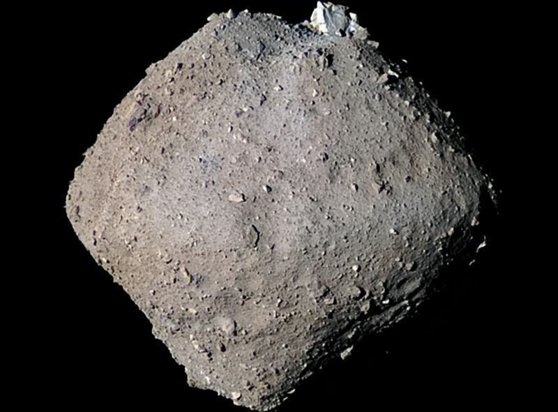 Образцы с астероида Рюгу показывают, что органические соединения могут образовываться в более холодных регионах космоса - фото