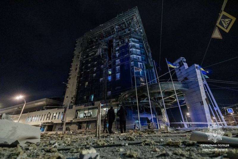 В Харькове серия взрывов, попадание в жилой дом. Дополнено - фото