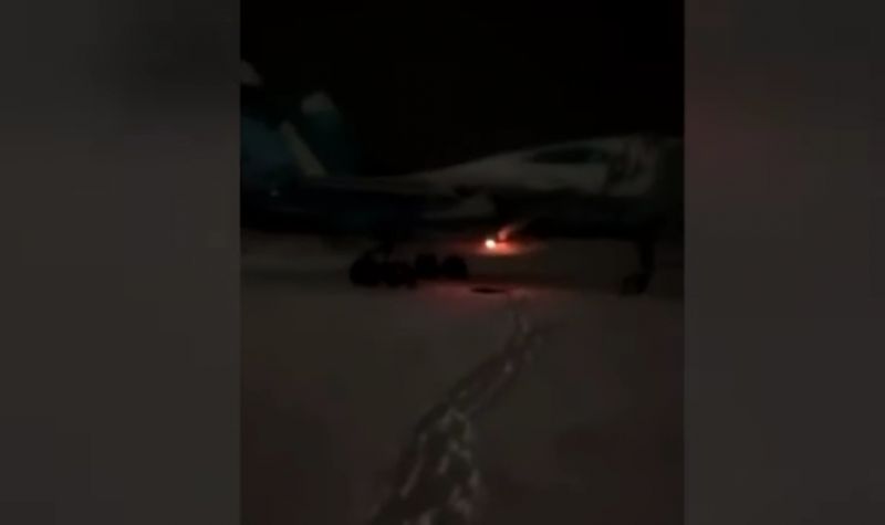 ГУР показало видео горения Су-34 на аэродроме в Челябинске - фото