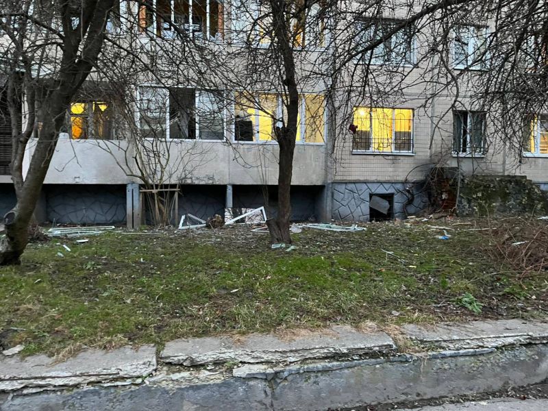 Во Львове - попадание в объект инфраструктуры - фото