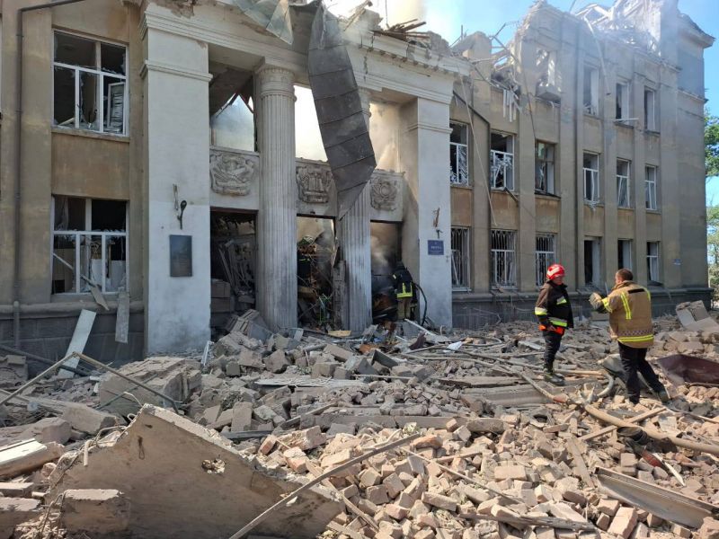 Рашисты нанесли удар баллистикой по учебному заведению в Одесской области - фото