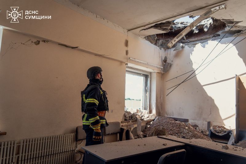 В Сумах рашисты повторно нанесли удар по спасателям - фото
