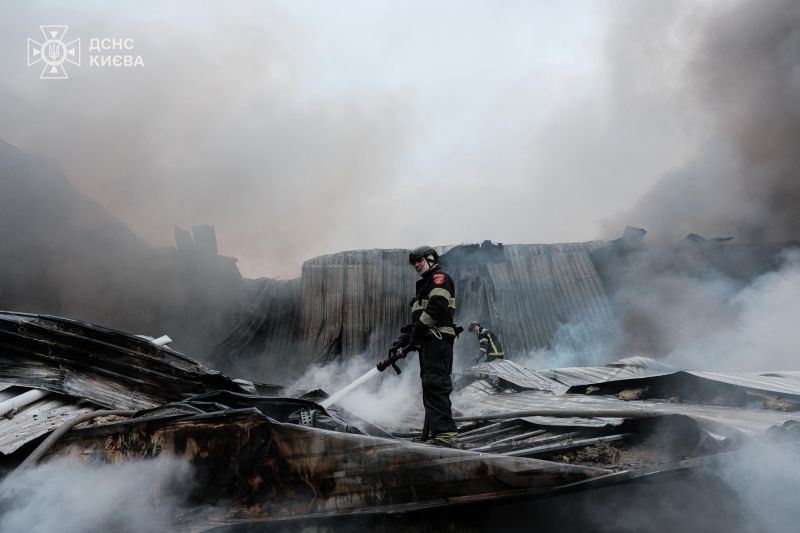 Под утро рашисты ударили по Киеву баллистикой - фото