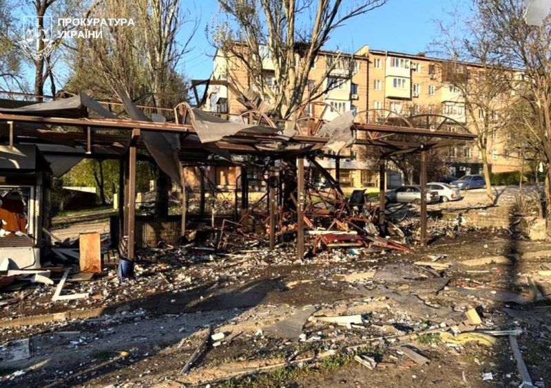 россияне массировано ударили по Запорожью и убили мирного жителя - фото