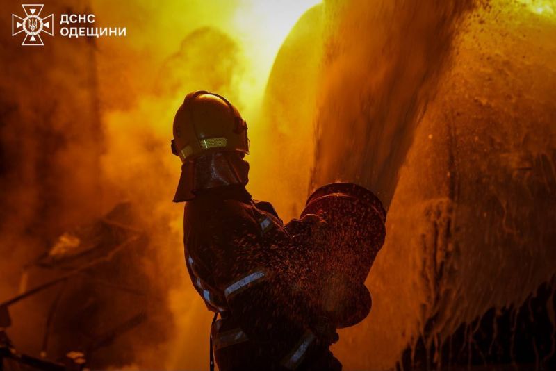 Рашисты ударили баллистикой по аграрному предприятию в Одесской области - фото