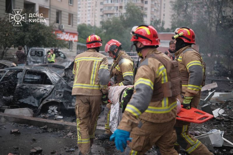 Киев: в результате российской атаки разрушены жилые дома, есть погибшие - фото
